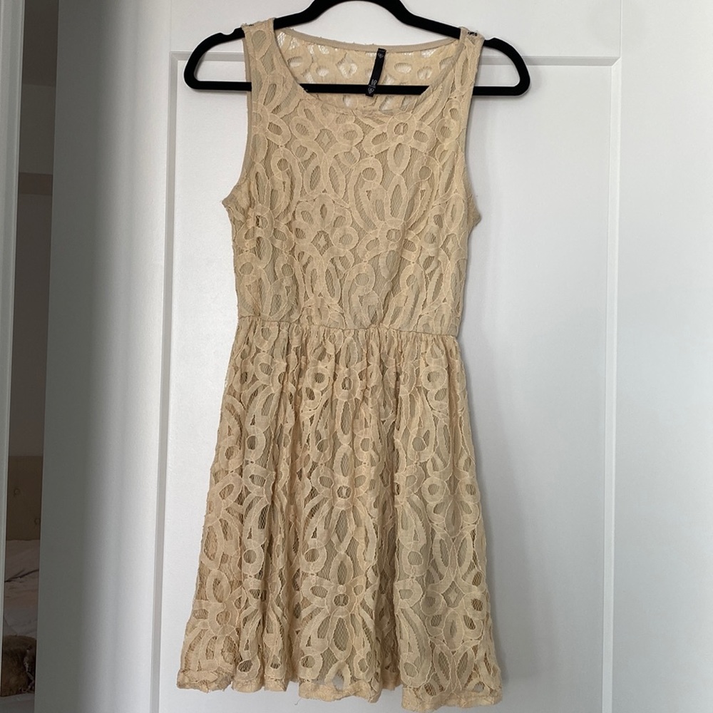 Beautiful mesh back elegant cream colored dress size small